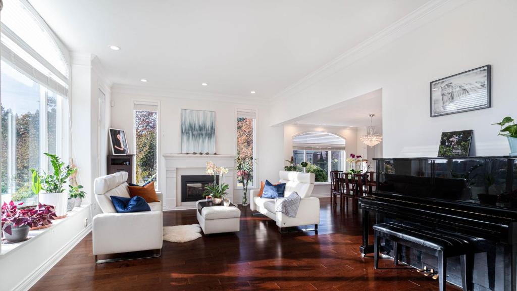 Oakridge Villa | 温西区豪华别墅附有按摩浴缸钢琴，接近机场downtown