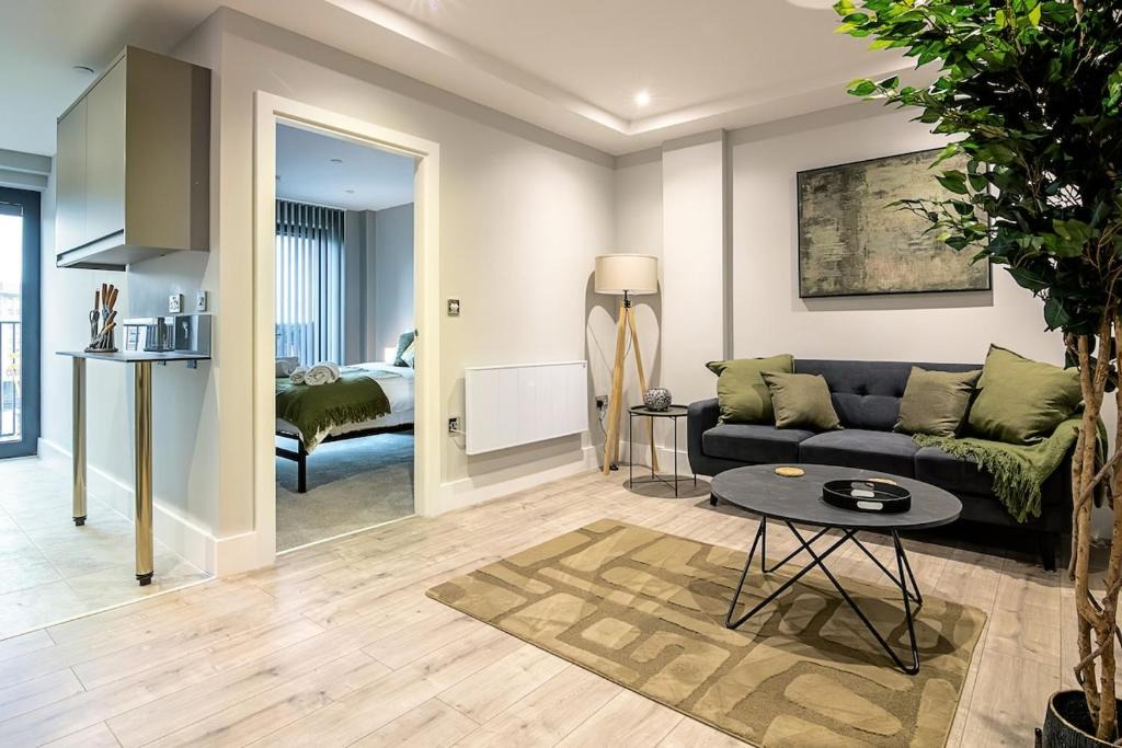 Welford Apartment | 1 Bed Apartment 2 Min Walk to LRI Balcony