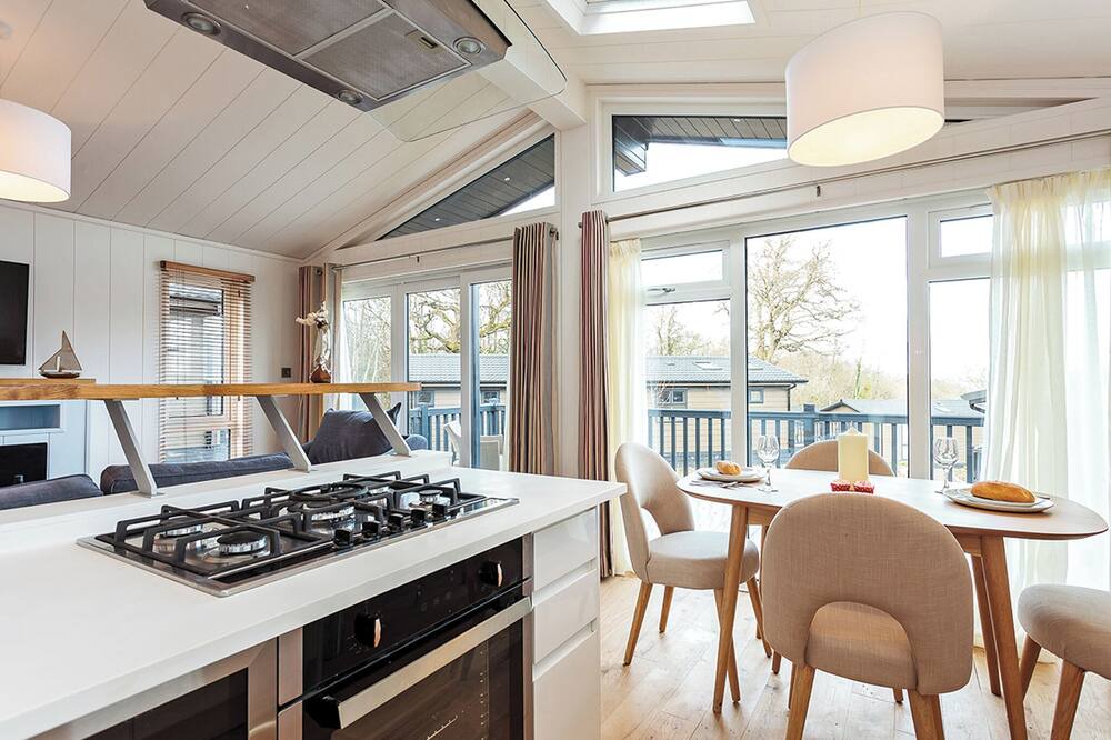 Ryde Ski Chalet | 1 bedroom accommodation in Wootton Bridge, Nr Cowes