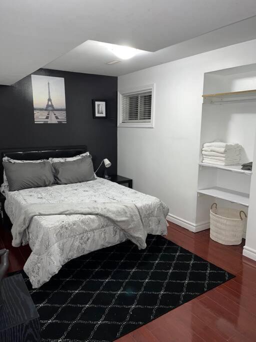 Ajax Apartment | 1 bedroom apartment w/Wifi and private entrance