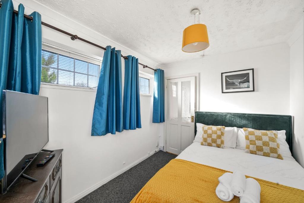 Aylesbury Apartment | 1 bedroom flat Aylesbury, Private Parking, Fowler rd