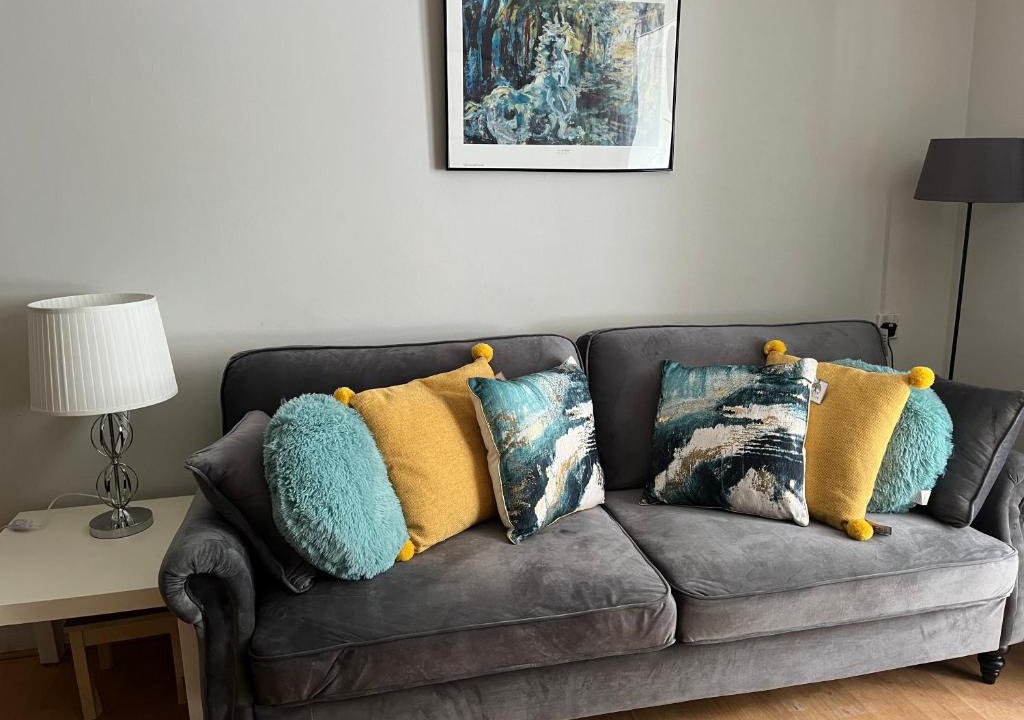 Bromley North Apartment | 1 bedroom garden flat zone 2