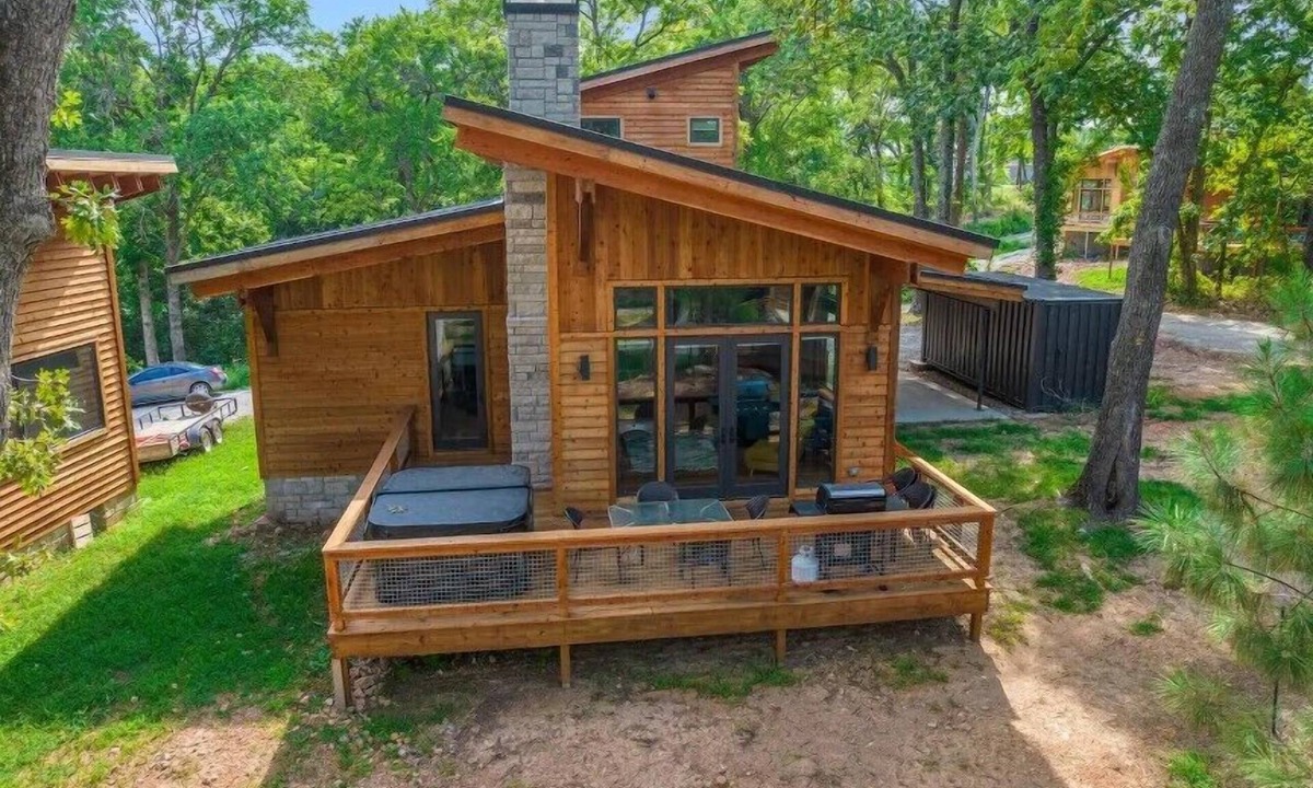 Afton House | 10-20% off Thru April! Modern Lakeside Home w/ Hot Tub & Firepit!