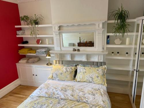 Kilburn Apartment | 10 min to The Heart of London - Zone 2 - Charming 2 bed Apartment