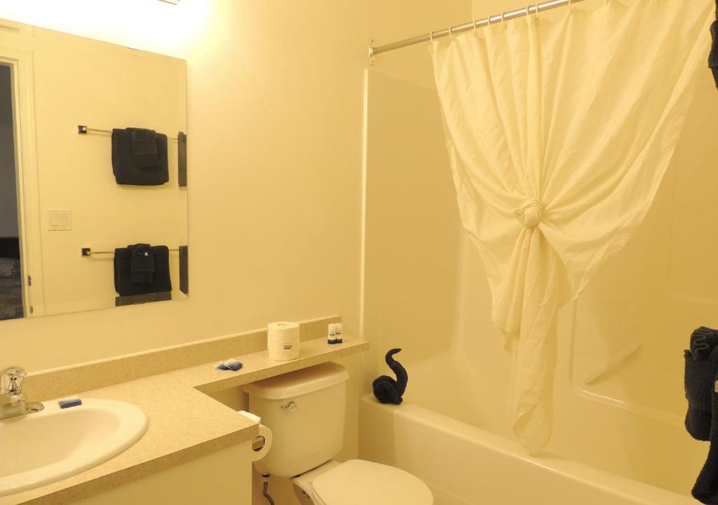 100 Mile House Hotel | 100 Mile Motel & RV Park