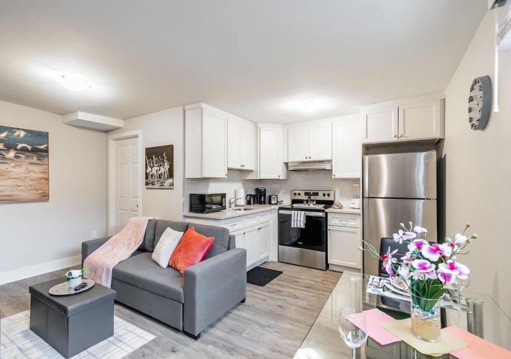 Central Hamilton Apartment | 1BR - Boutique Apt w Netflix - Prime Location