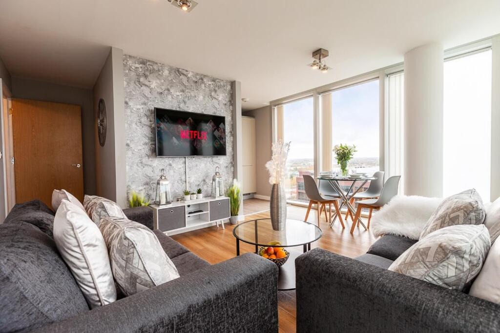 Central Milton Keynes Apartment | 2 Bed 2 Bath in Central MK, Free Parking, Smart TV