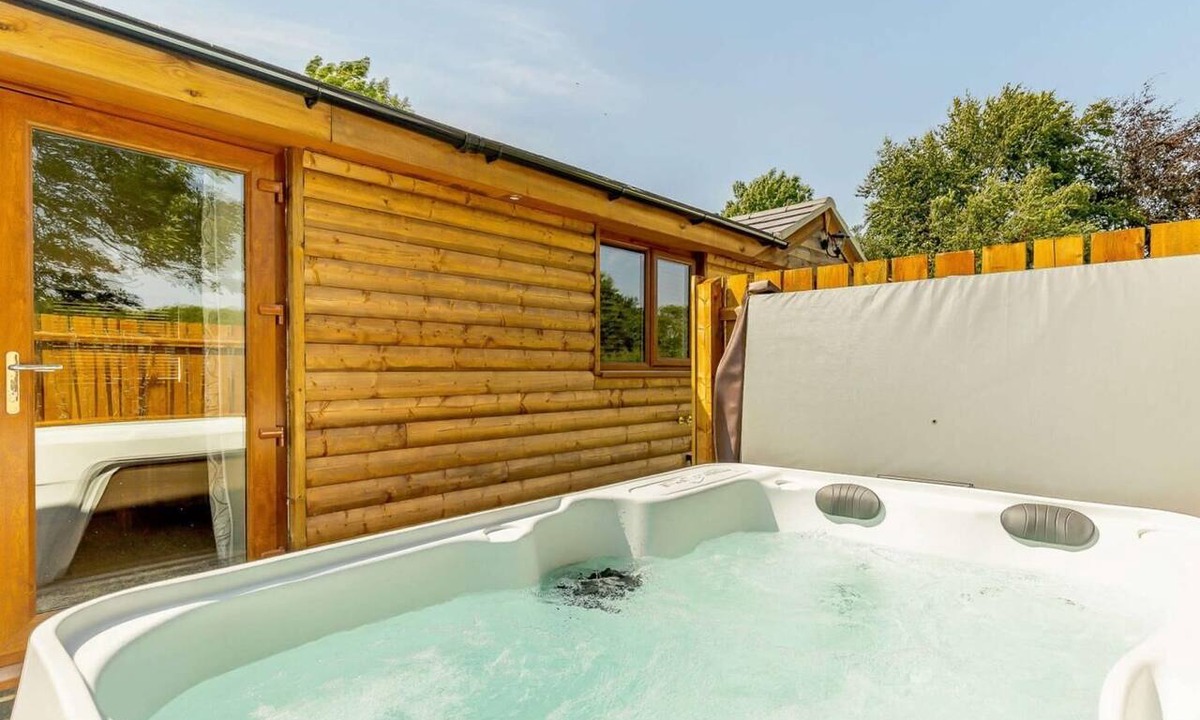 Stanton by Bridge Ski Chalet | 2 Bed in Derby (oc-87408)