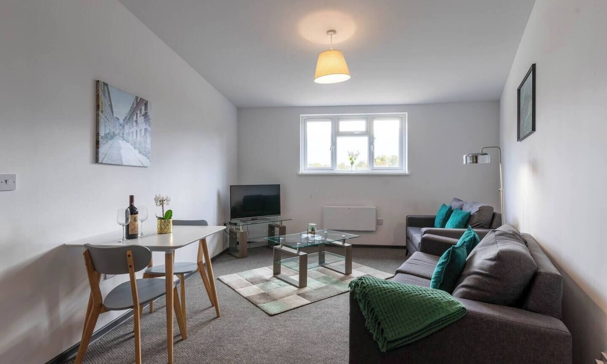 Peterborough Apartment | 2 bed, Parking, Netflix, A1 Road