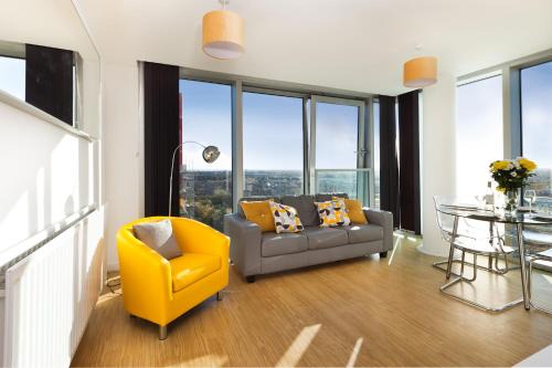 Central Milton Keynes Apartment | 2 Bedroom 2 Bathroom Apartment in Central Milton Keynes with Free Parking and Smart TV - Contractors, Relocation, Business Travellers