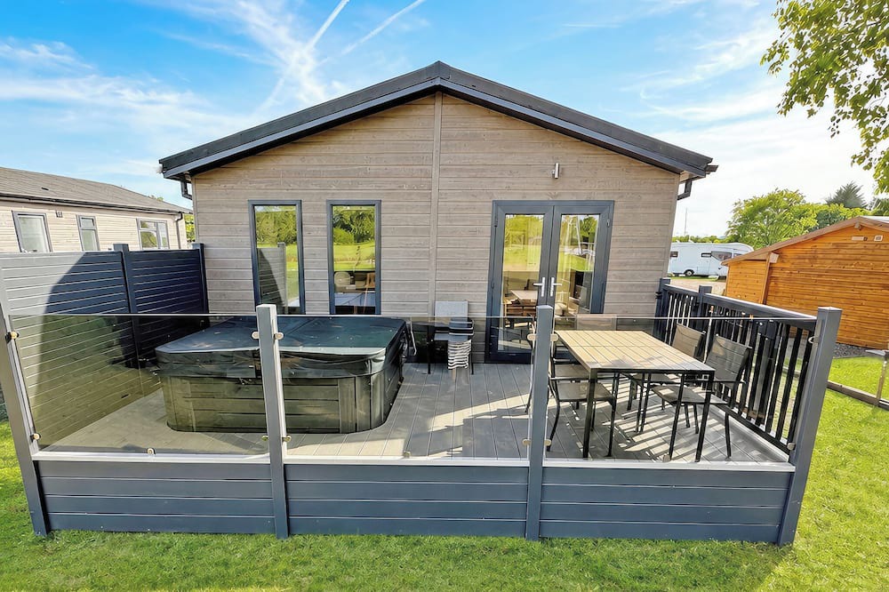Sawley Ski Chalet | 2 bedroom accommodation in Market Bosworth, near Nuneaton