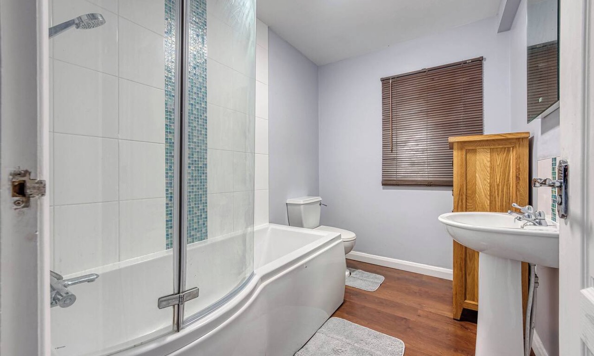 Stoke Bardolph House | 2 Bedroom Bungalow with Garden and Parking