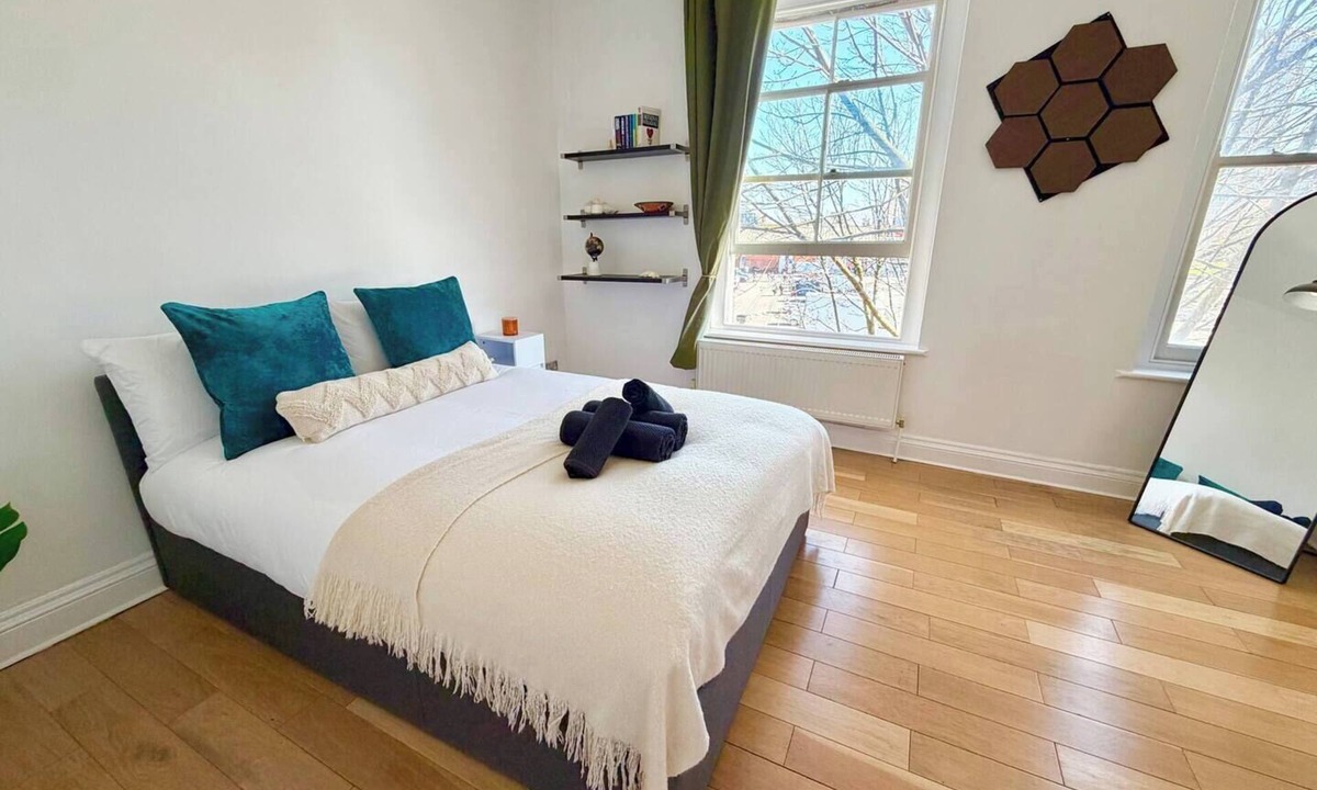 Homerton Apartment | 2 Bedroom Flat, Hackney Central.