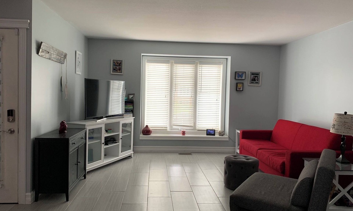 Smithville House | 2 Bedroom in Beautiful Niagara Region wineries district in lovely Smithville ON