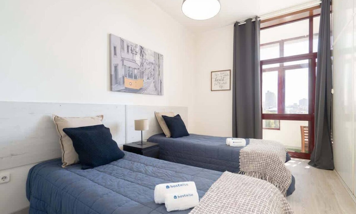 Uniao de Freguesias do Centro Apartment | 2 Comfy Flats w/Netflix | Ace Location by HostWise