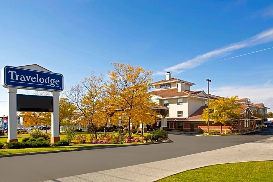 Durham Region Hotel | 2-Star Hotel ∙ Travelodge by Wyndham Oshawa Whitby
