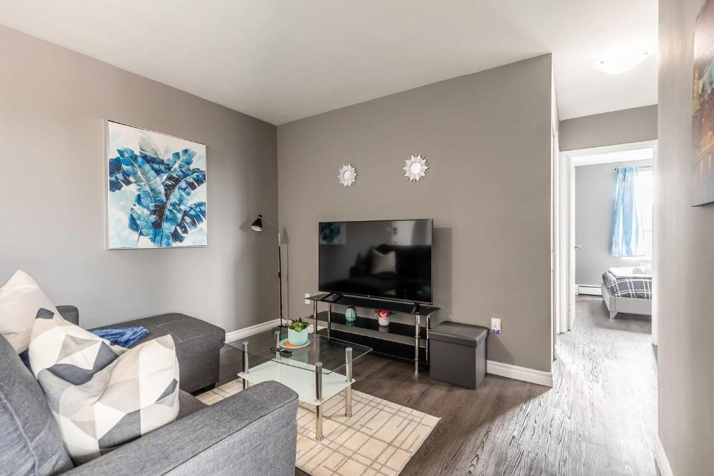 Rosedale Apartment | 2BR Apartment with Netflix - Near DT Hamilton