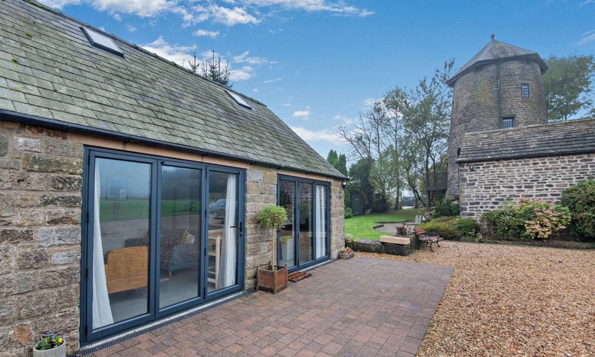 Ashover Cottage | 3 Bed in Ashover (oc-w30175)