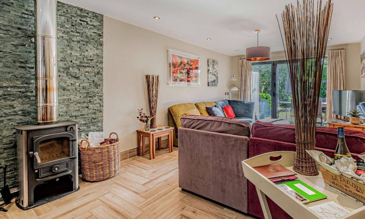 New Forest District Cottage | 3 Bed in Brockenhurst (oc-55301)