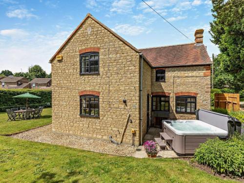 Gawcott House | 3 Bed in Buckingham oc-94701