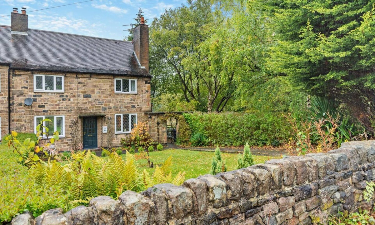Lea Cottage | 3 Bed in Lea Bridge (oc-l30112)