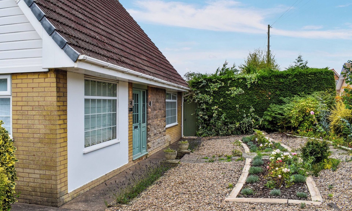 Sherwood Forest Cottage | 3 bedroom accommodation in Edwinstowe