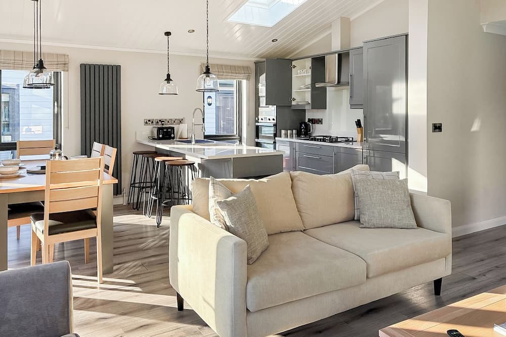 Great Coxwell Ski Chalet | 3 bedroom accommodation in Faringdon