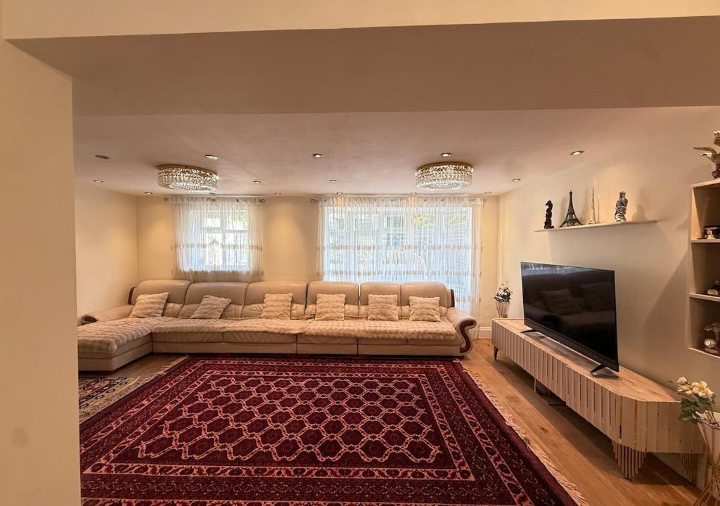 Barnhill Villa | 3 bedroom house in Wembley London