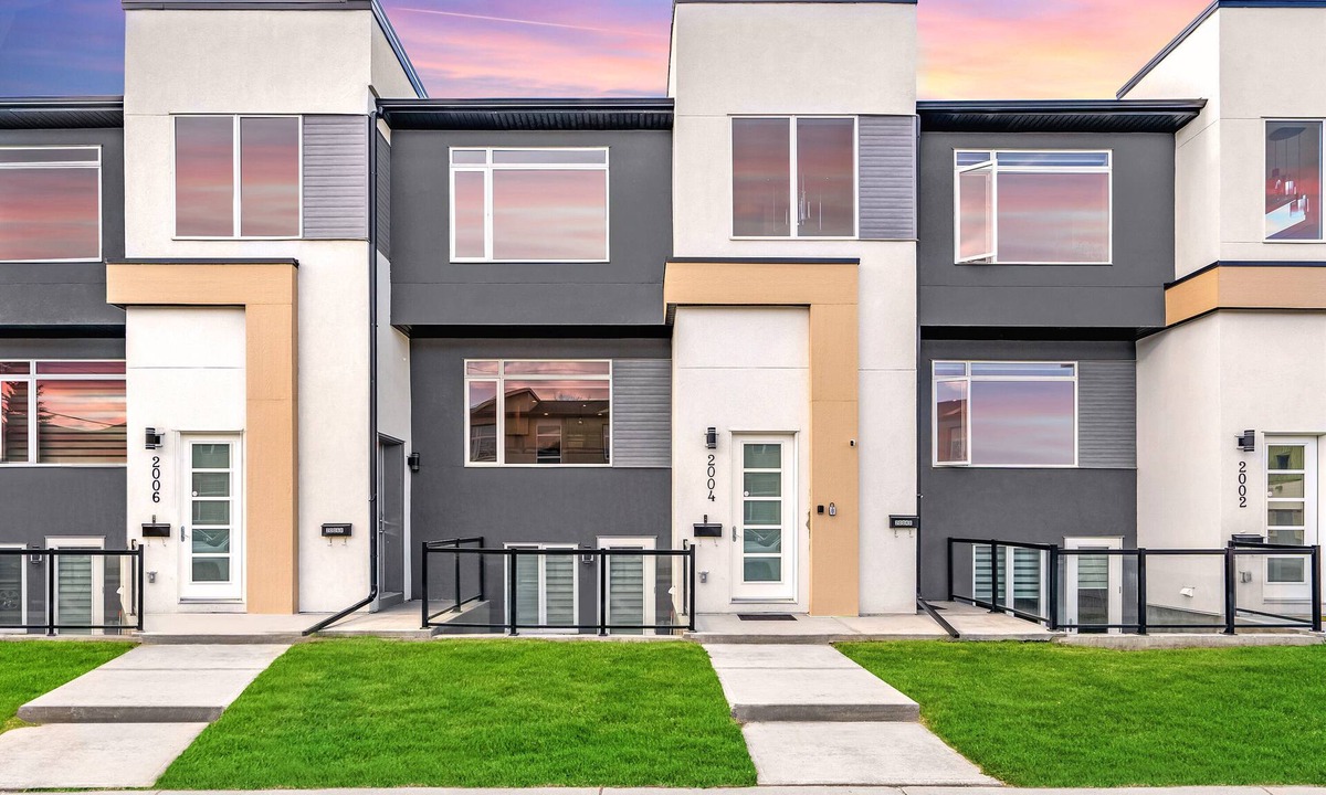 Kensington Apartment | 3 Bedroom with Sleeper Sofa Sleeps 8! Near downtown and C-Train