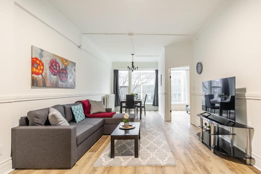 Hamilton Apartment | 3BR Apt with Netflix - Near King street