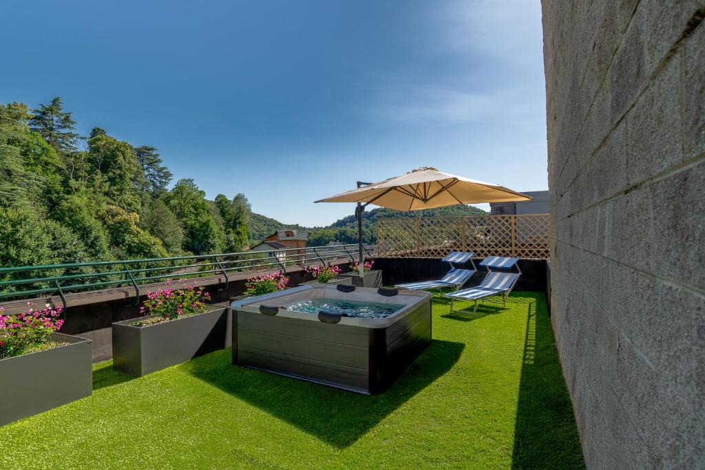 Albate Apartment | 4 BD with SPA near center Private parking