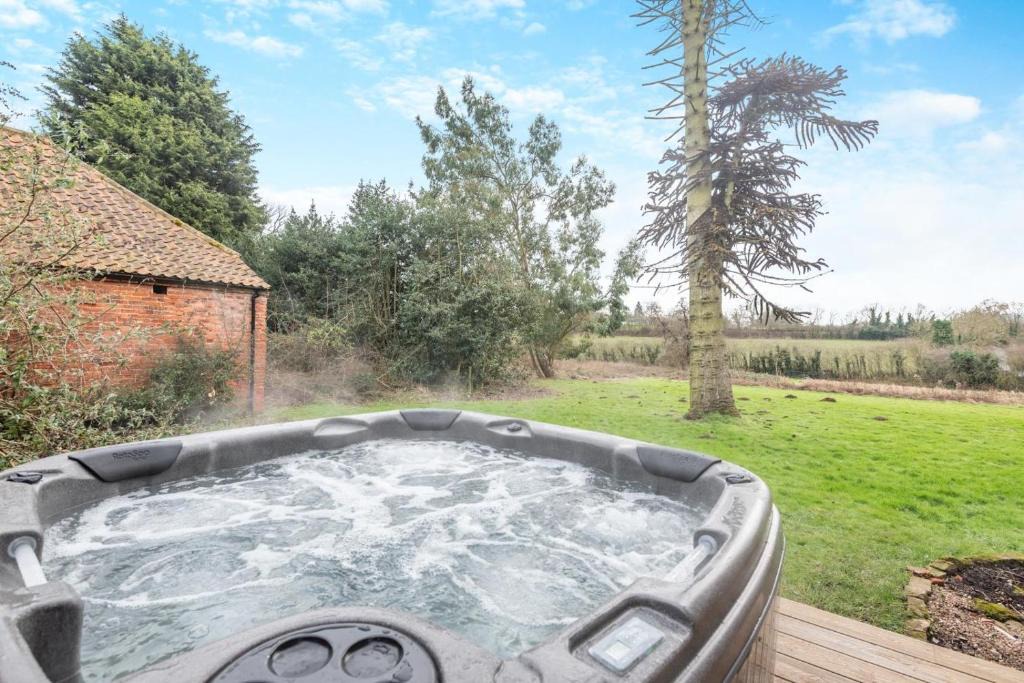Halam House | 4 Bed in Southwell oc-f30601