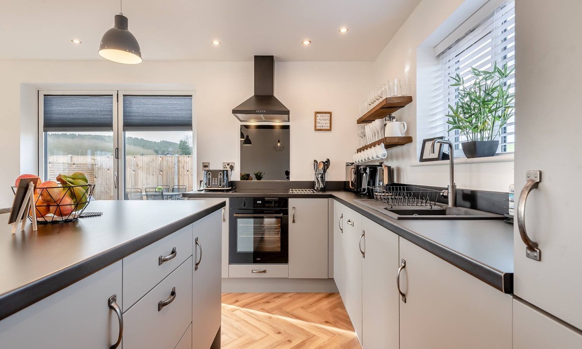 Pleasley Cottage | 4 bedroom accommodation in Pleasley Vale, near Mansfield