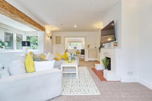 Epping House | 4-Bedroom Family Home with Garden, BBQ & Free Parking in Epping
