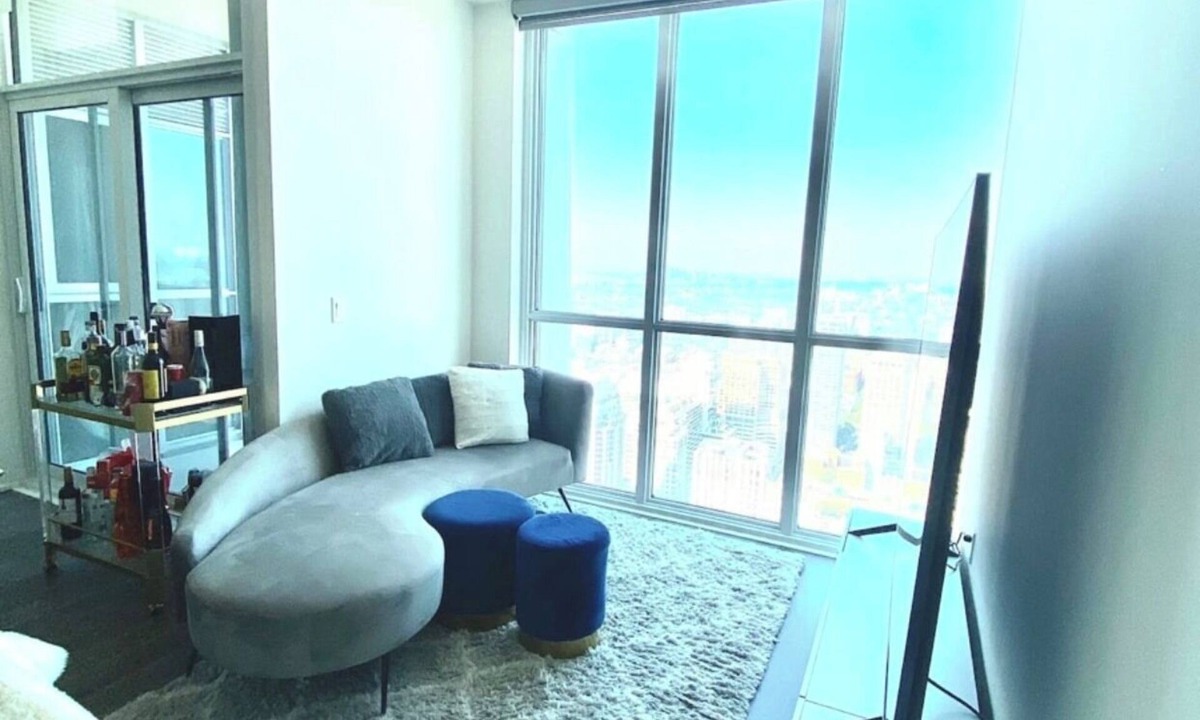 Executive Yorkville | Bay Cloverhill