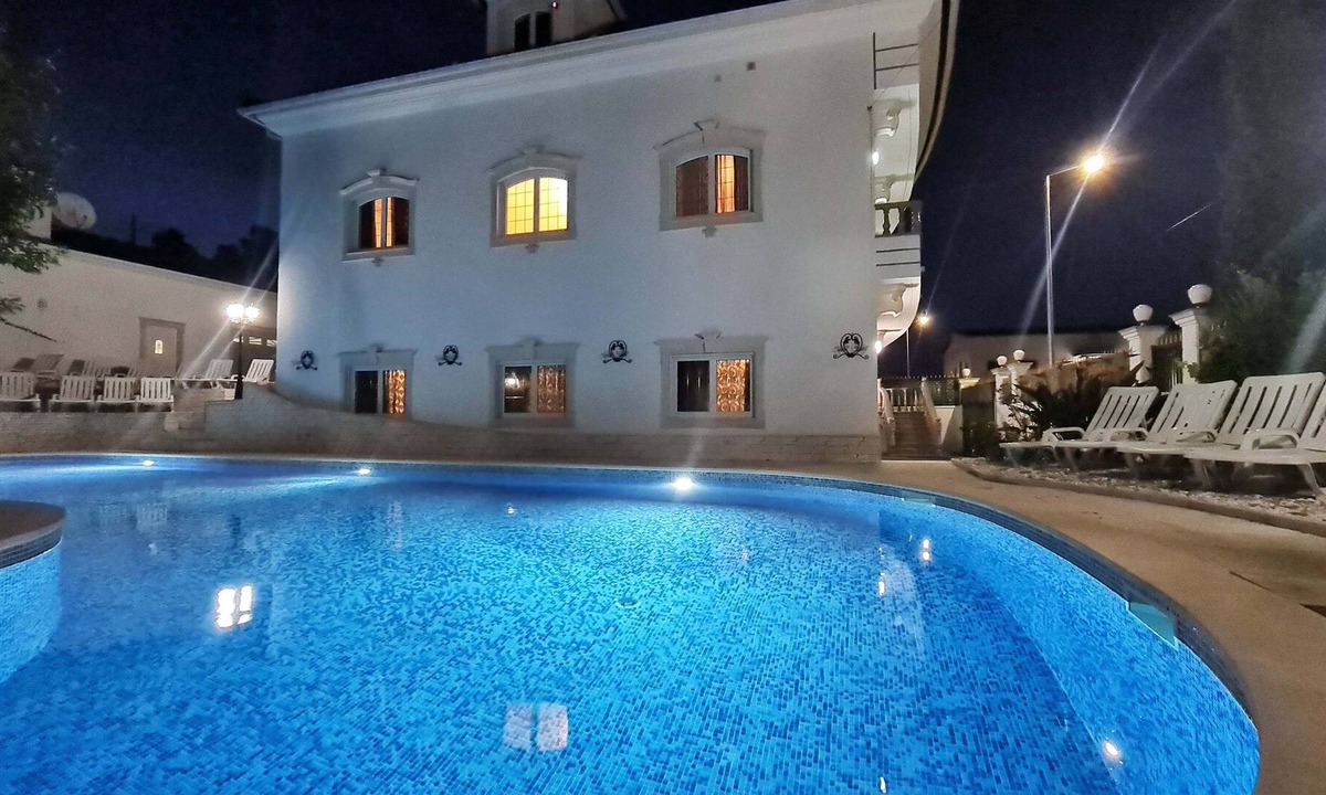 Arnal House | 9 Rooms Residence at Villa 5☆(20-30Guests)