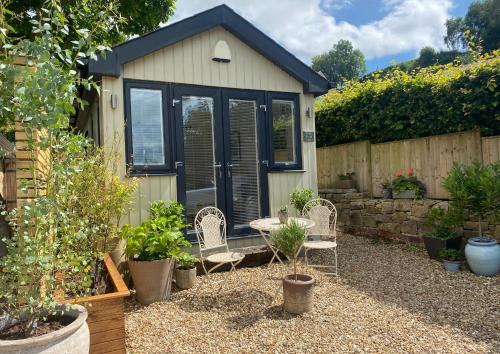 Ambergate House | Air conditioned Cabin cosy retreat in Derbyshire
