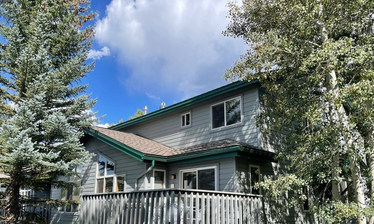 Edwards House | Amazing 4bedroom 3bath Edwards Townhome w/ fireplace