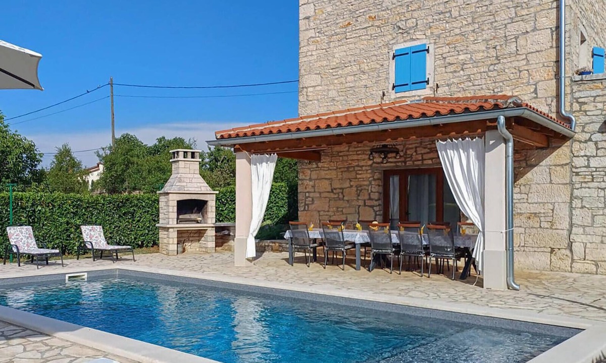 Pamici House | Amazing home in Pamici