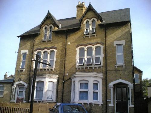 Oxford House | Amazon Guest House