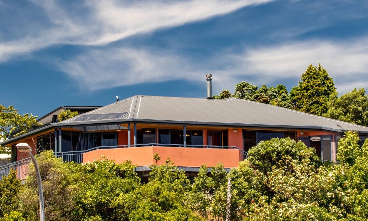 Collingwood House | Aorere House - Collingwood Holiday Home