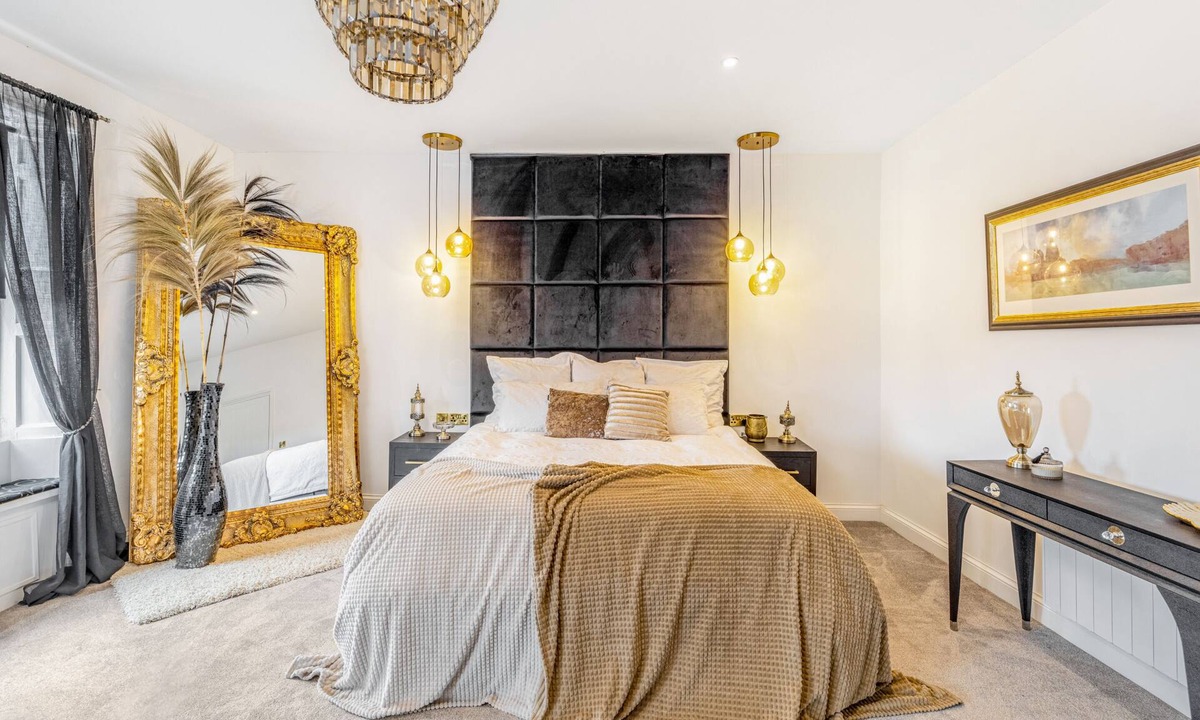 Frampton Apartment | Apartment 2, where luxury, and splendour are!
