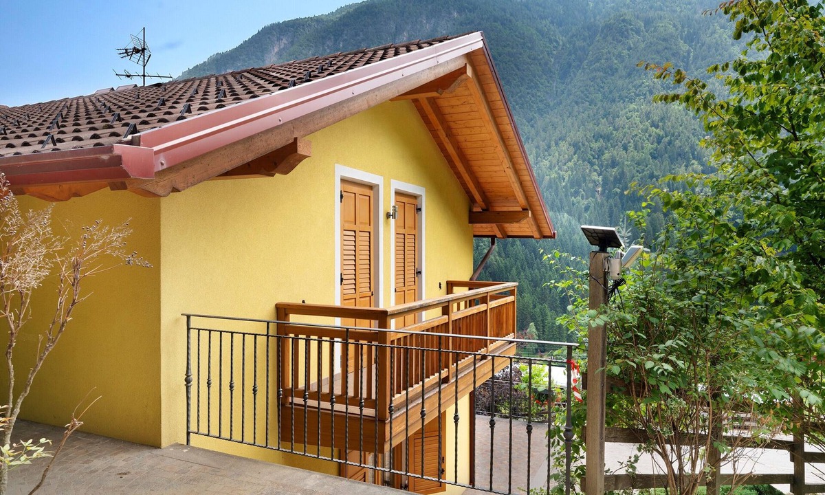 Caldes Apartment | Apartment 'Appartamento Sole' with Mountain View, Private Terrace and Wi-Fi