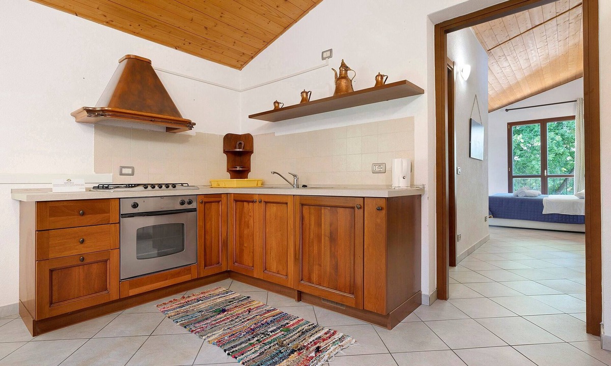 Gaino Apartment | Apartment 'Classic' with Lake View, Shared Garden and Wi-Fi