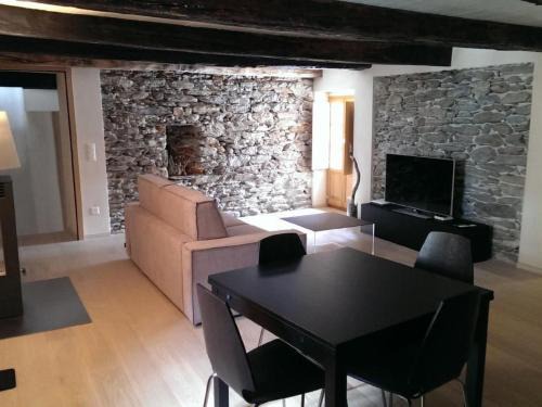 Vira Apartment | Apartment Corte delle Camelie - Wohnung im Erdgeschoss by Interhome