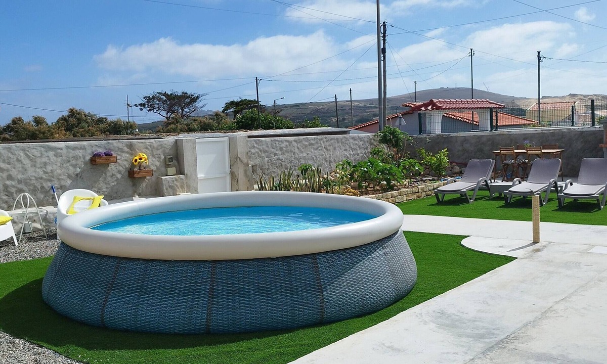 Porto Santo Villa | Apartment 'Moradia Girassol Porto Santo' with Mountain View, Private Pool and Wi-Fi