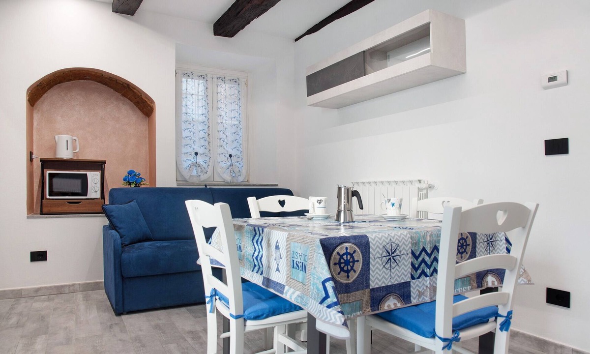 Bisuschio Apartment | Apartment 'Nido Cicogna' with Wi-Fi