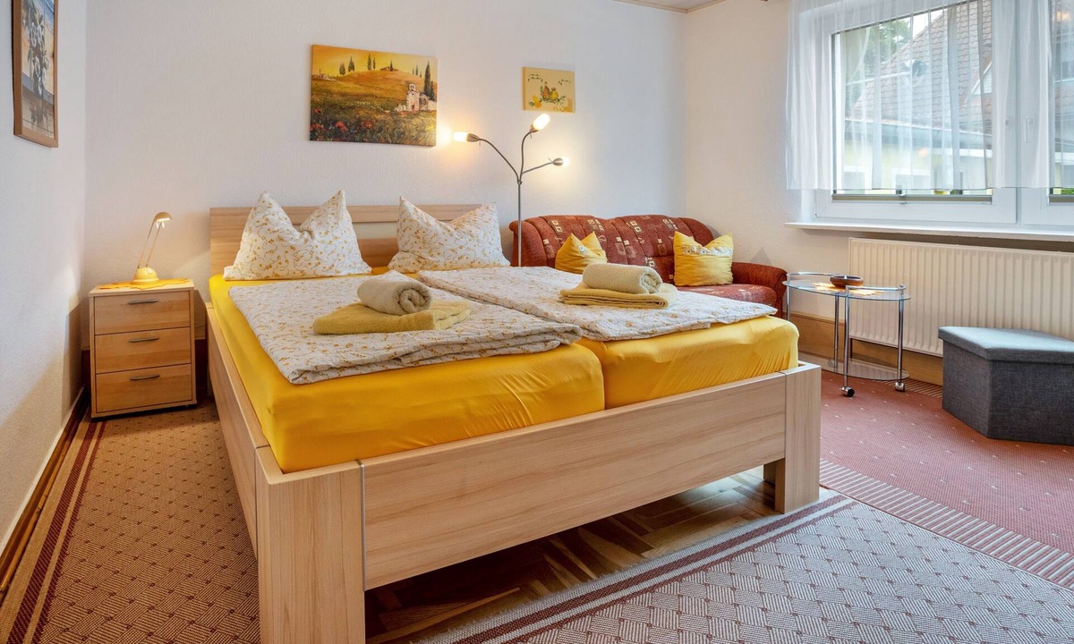 Ostseebad Prerow Apartment | Apartment 'Prerow Am Deich - Ferienwohnung 2' with Private Terrace and Wi-Fi