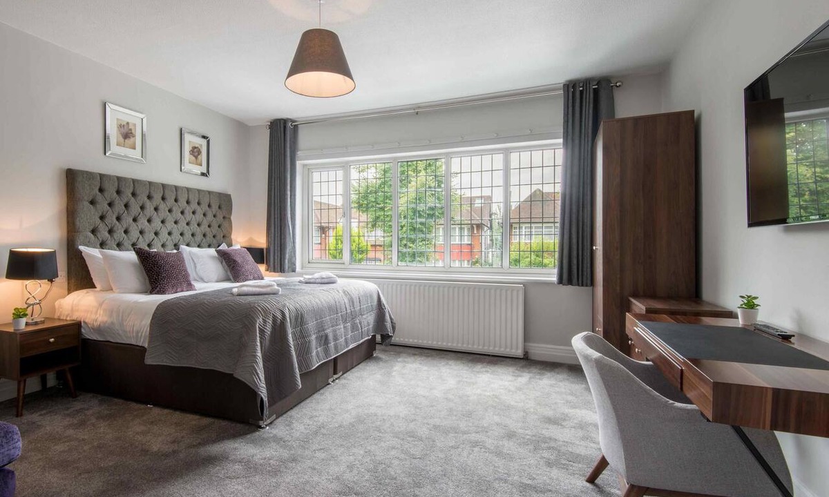 Childs Hill Apartment | Apartment-Private Bathroom-2 Bedroom