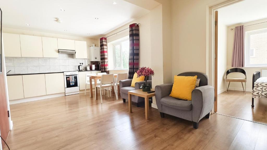 Hillingdon Apartment | Apple Garden A-3